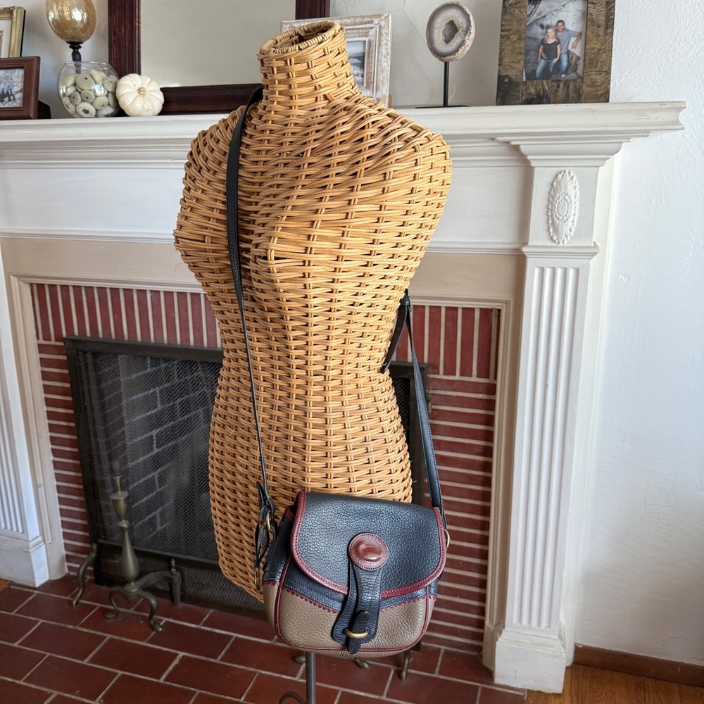 Vintage Dooney & Bourke Teton all weather crossbody bag